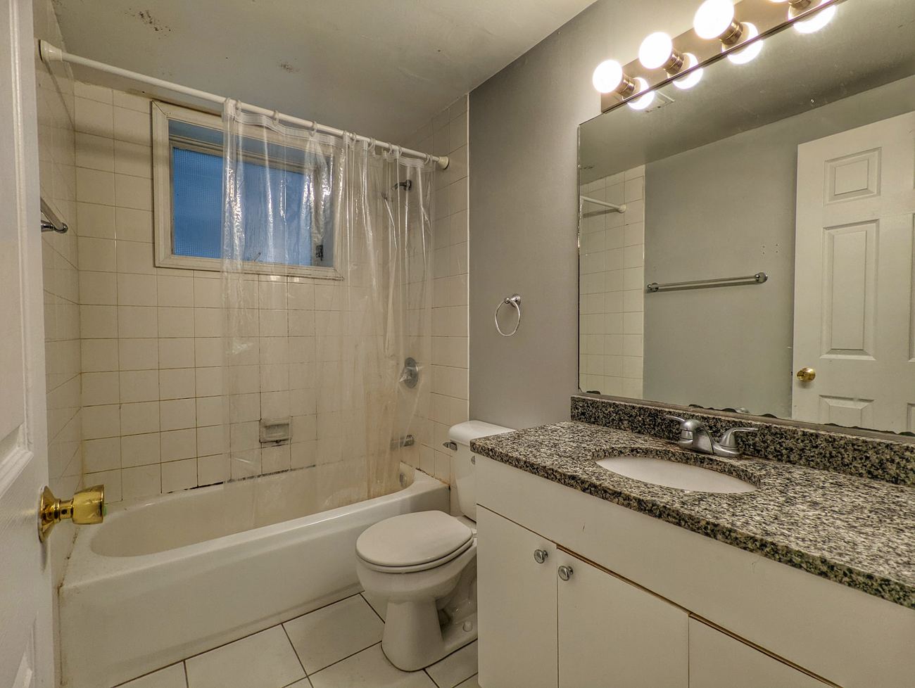 Walton Street Fourplex — unit bathroom