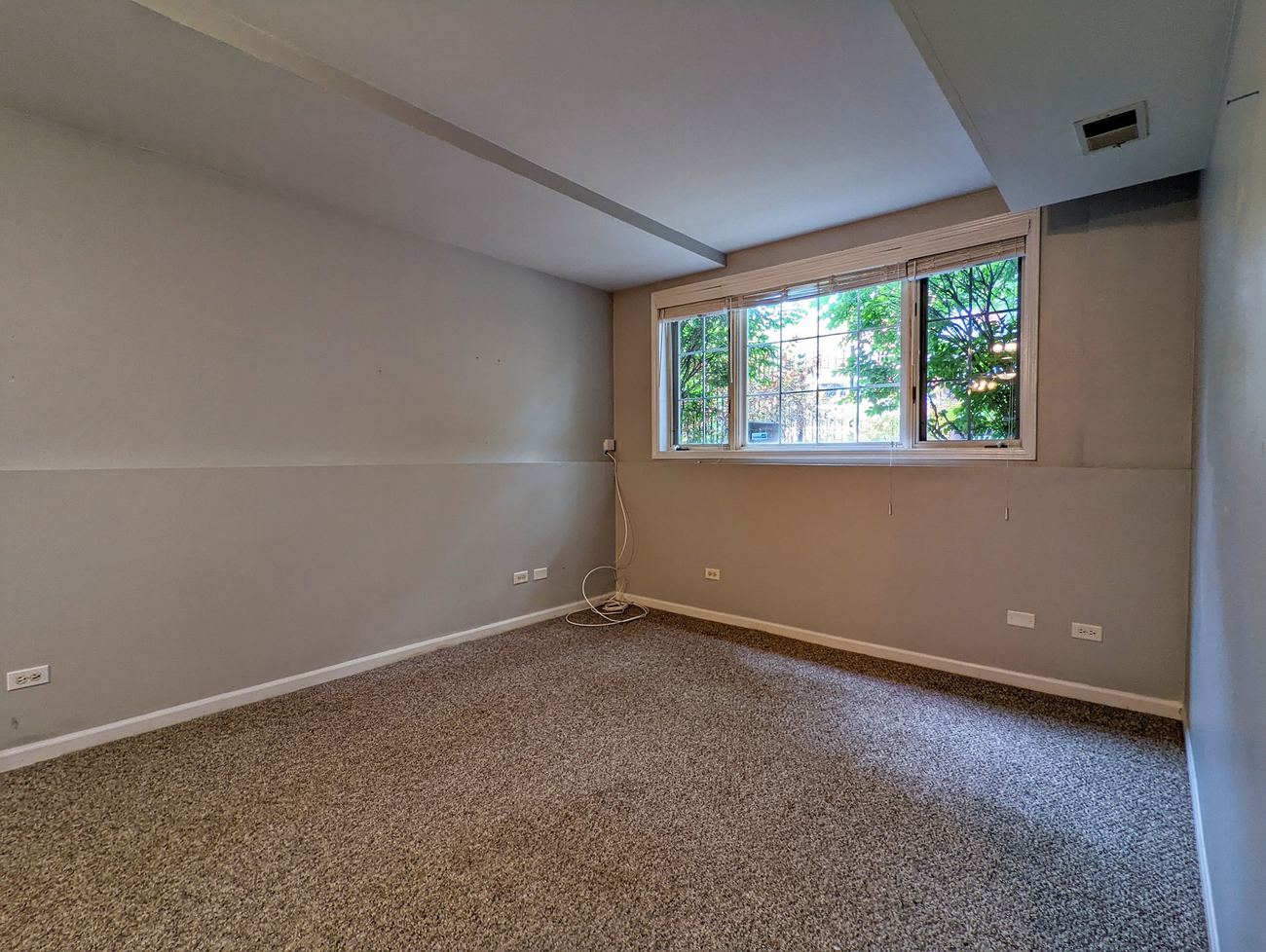 Walton Street Fourplex — carpeted room