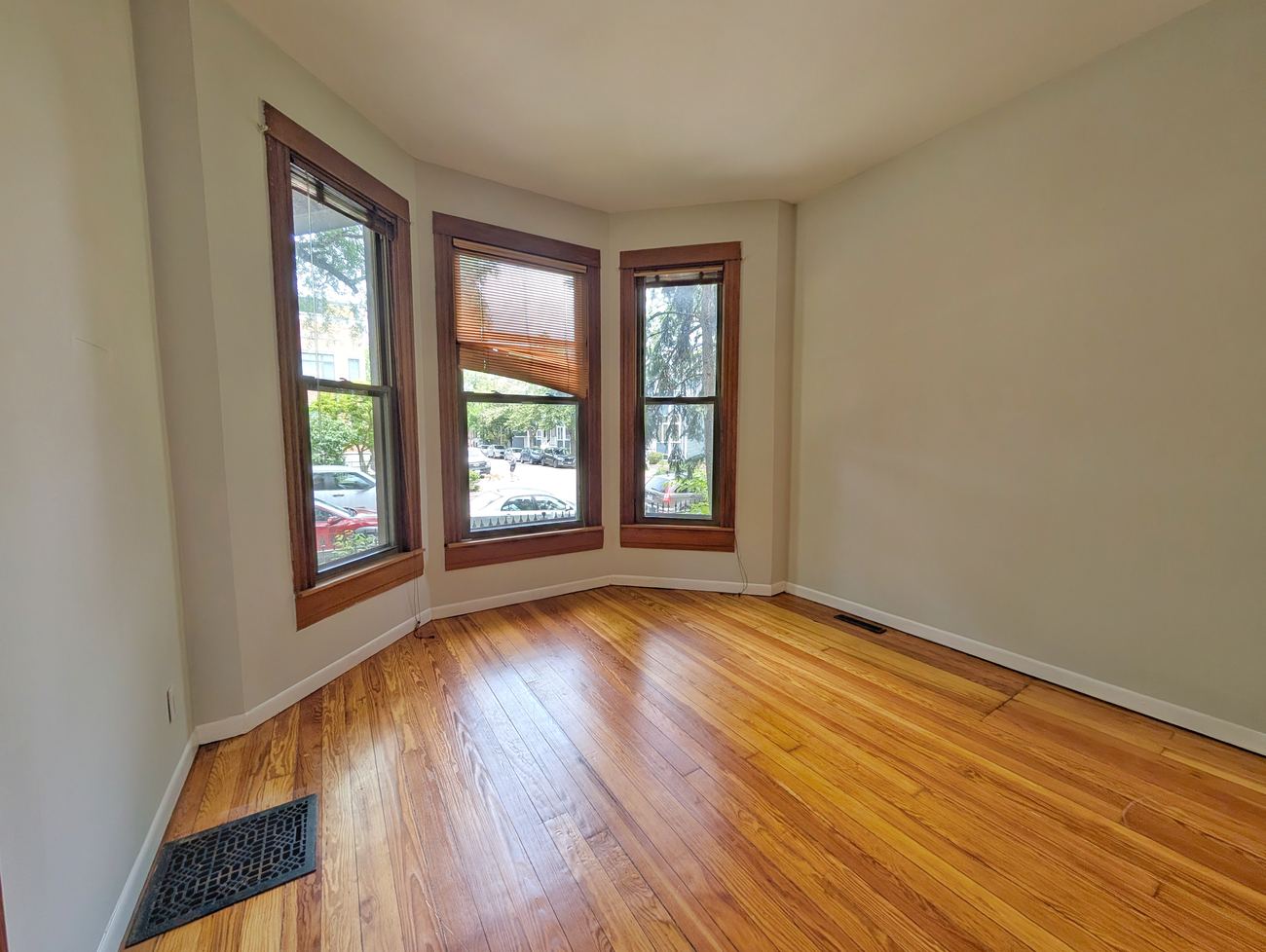 Wellington 3 Flat — unit living room with bay window