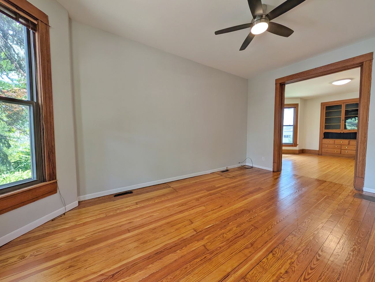 Wellington 3 Flat — unit room, alternate view