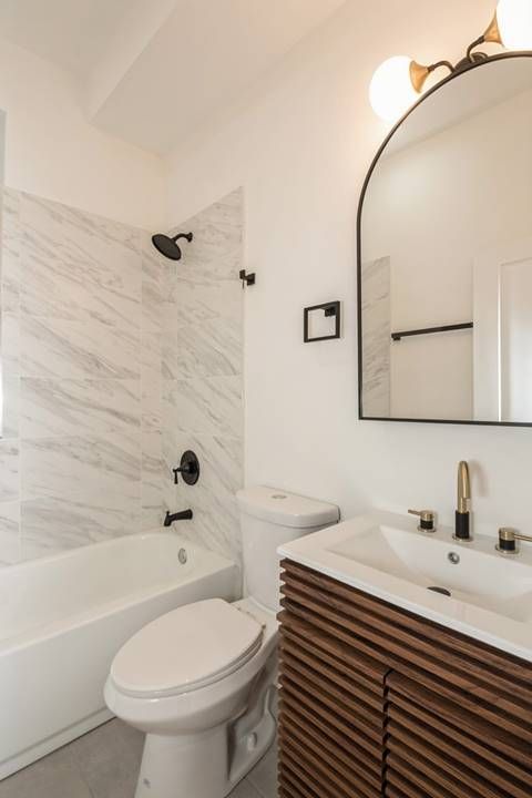 Wicker Park 3 Flat — Unit 2 bathroom with marble tile surround