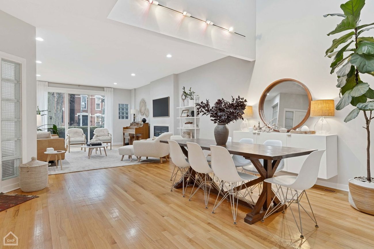 Wicker Park Gem — open dining and living space